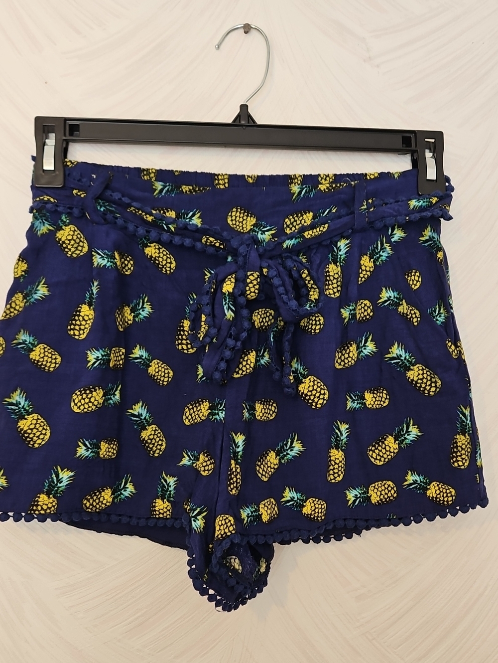 Pop-Art Pineapple Women’s Shorts